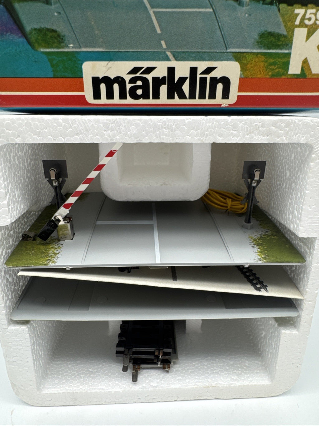 Märklin H0 AC 7592 K Bahnübergang K-Gleis mit Halbschranke NEUW+OVP