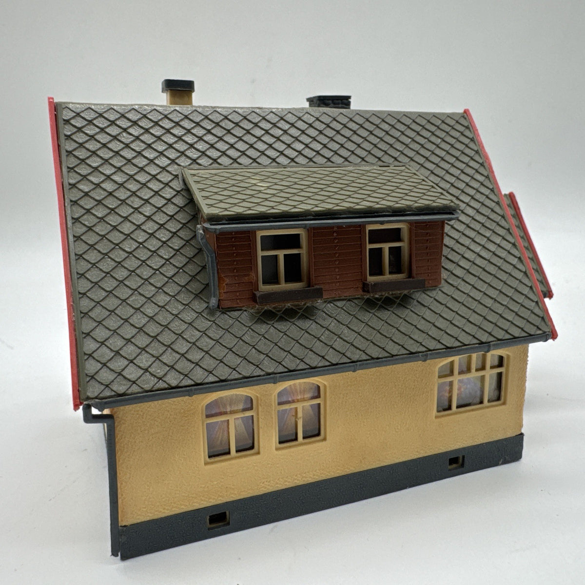 Auhagen H0/TT 12225 Forsthaus, gebaut, ohne OVP #750