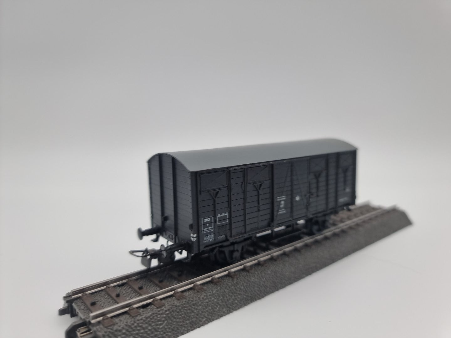 Piko gedeckter Güterwagen SNCF H0