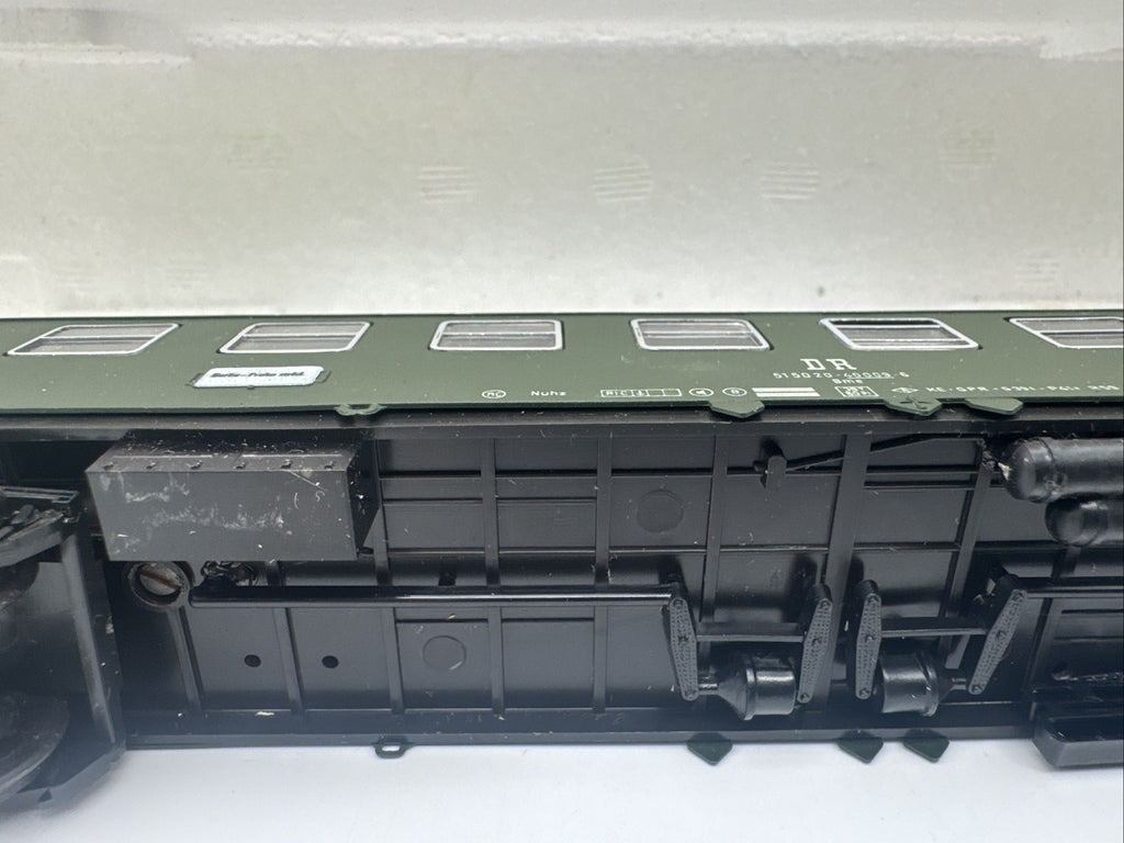 Schicht H0 426/50 Y - Reisezugwagen 2.Kl. der DR beleuchtet