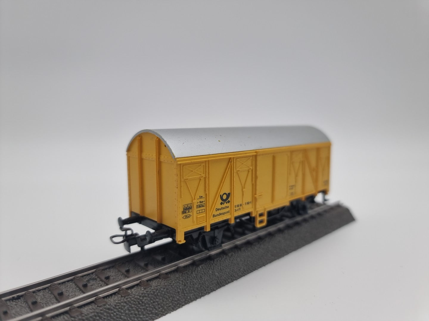 Märklin H0 Gedeckter Güterwagen Post 51 80 00-11 902-5 der DBP 