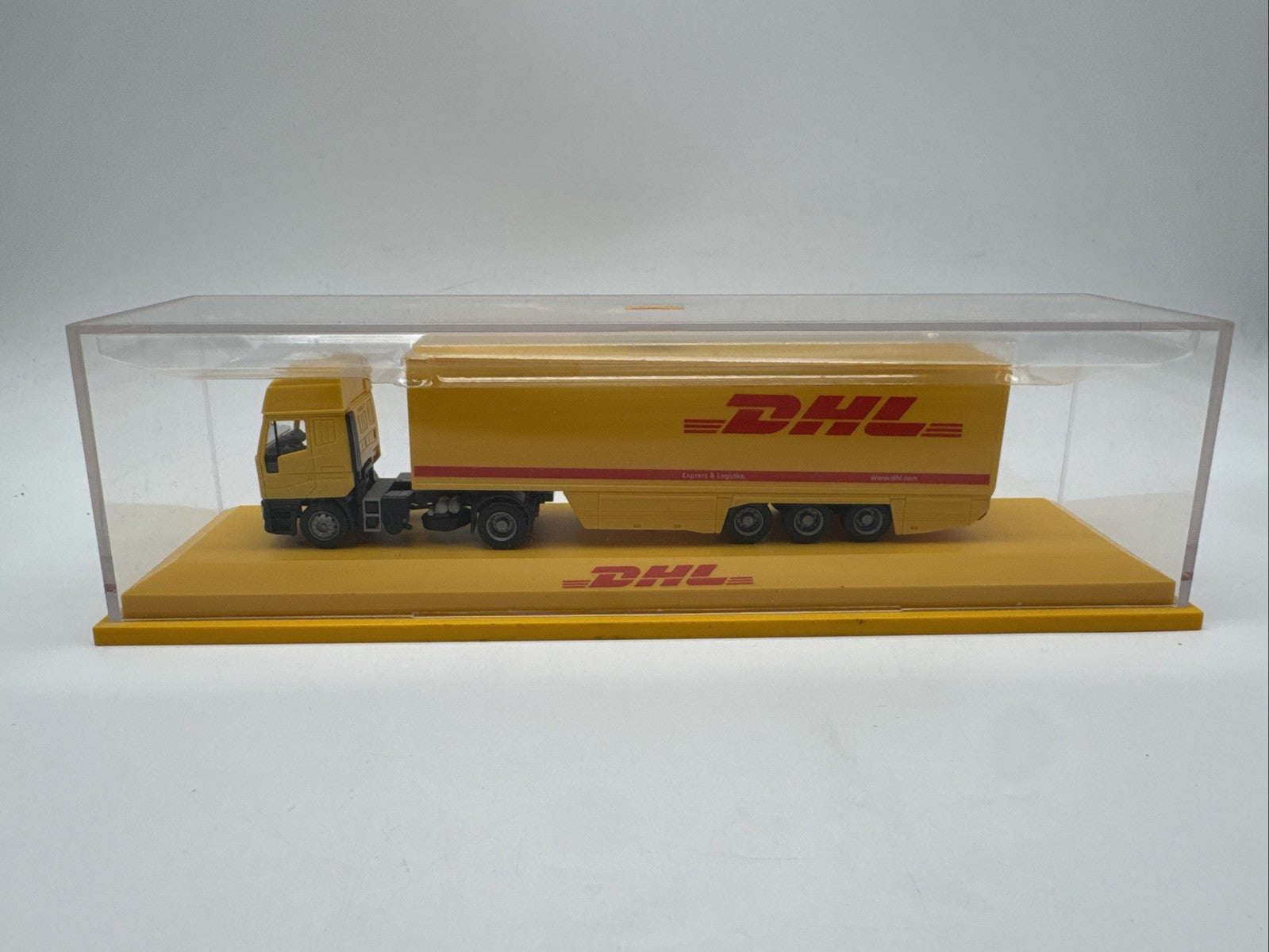 Rietze DHL Lastwagen Iweco unbespielt und in OVP