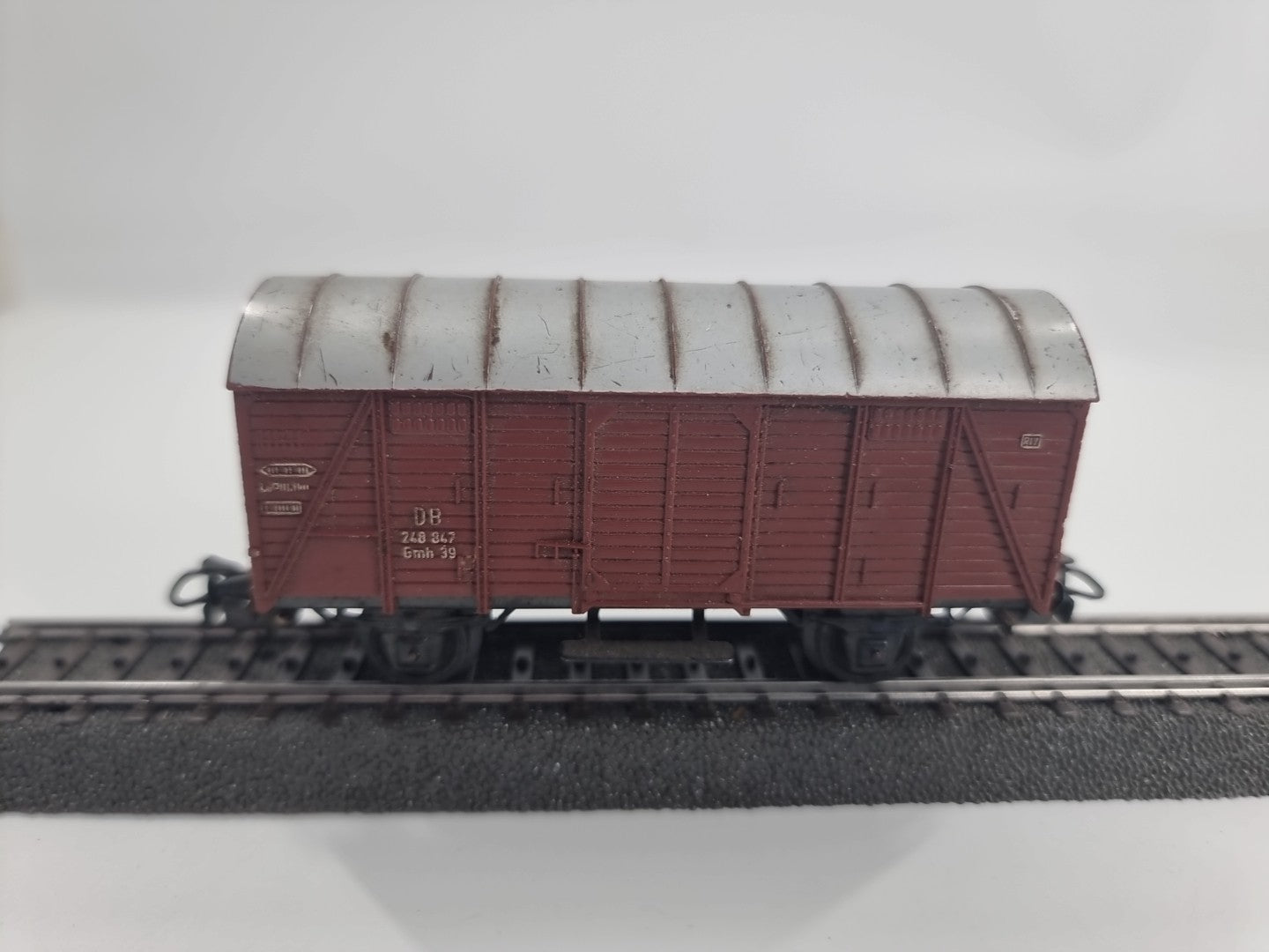 Märklin gedeckter Güterwagen - DB - 248  847 GmbH 39 - braun - H0 1:87