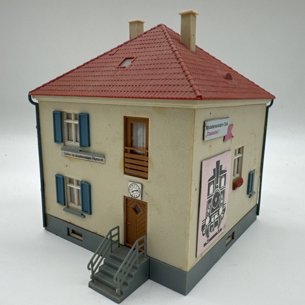 H0 Modelleisenbahn Club Glaskasten Fertig Gebaut Wohnhaus #745
