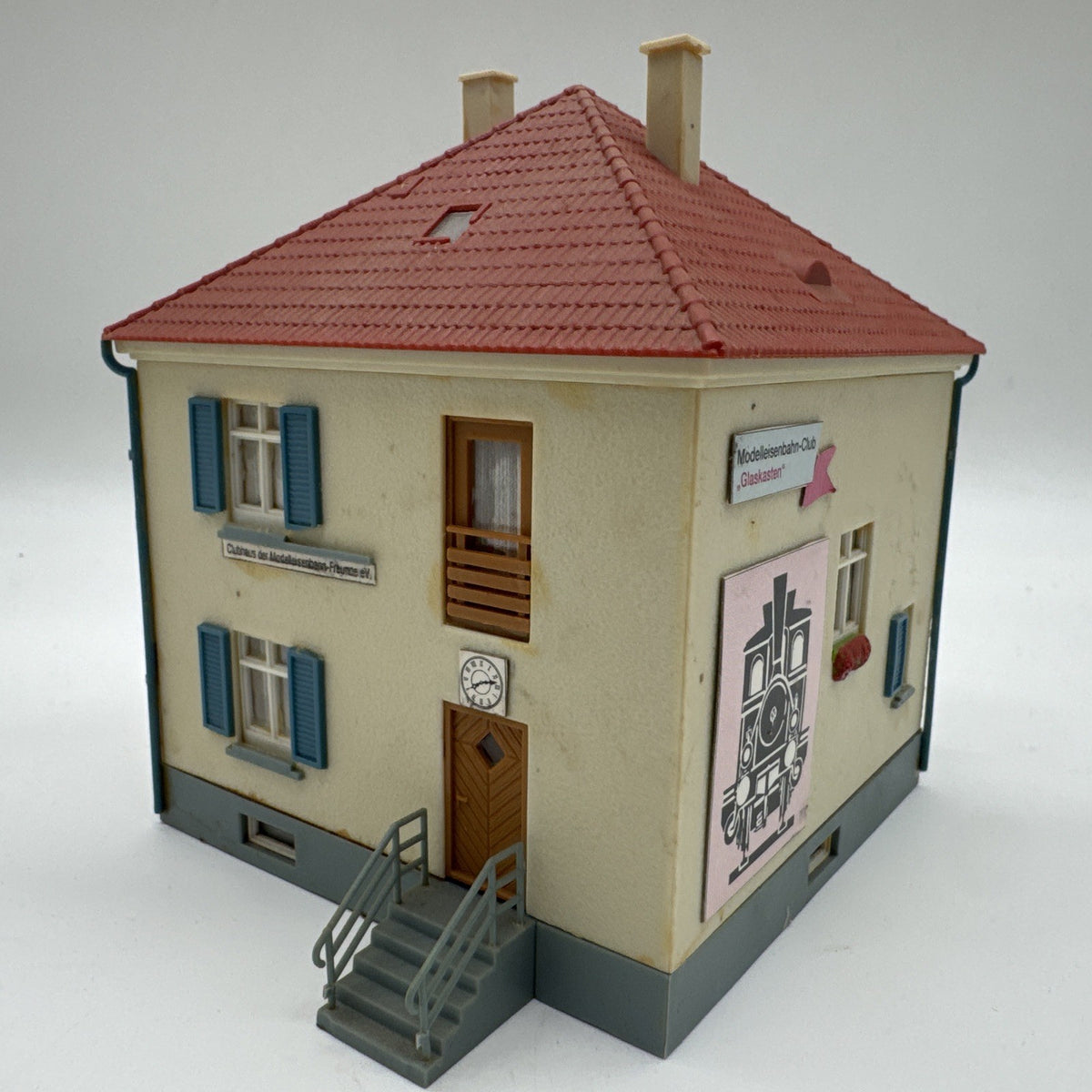 H0 Modelleisenbahn Club Glaskasten Fertig Gebaut Wohnhaus #745
