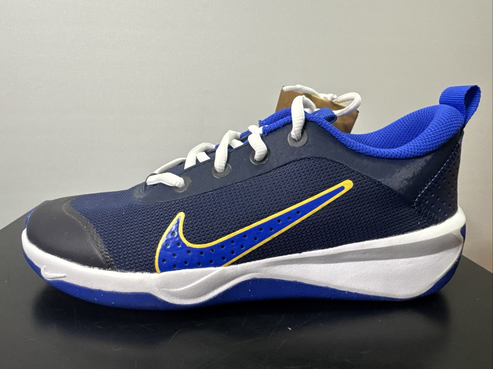 Nike Omni Multi Court Gr. 37,5 Sneaker Laufschuhe