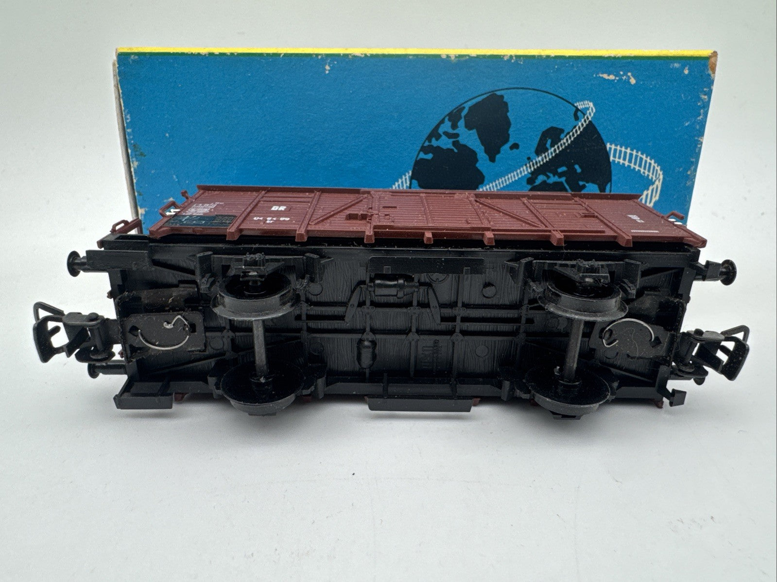Piko H0 Gedeckter Güterwagen mi Bremserhaus 04-84-99 - DR - braun  - 1:87 H0 HO