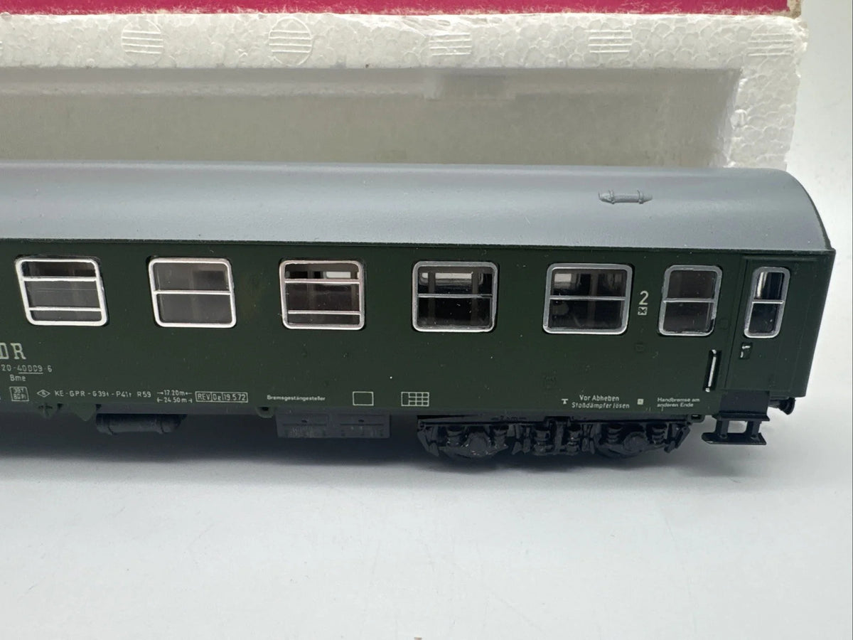 Schicht H0 426/50 Y - Reisezugwagen 2.Kl. der DR beleuchtet