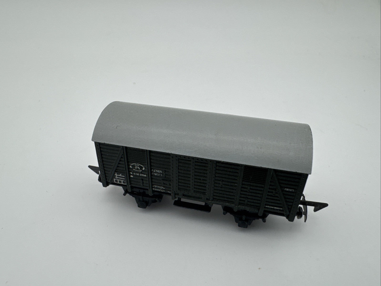 Spur N Güterwagen B 3-316-256 Geschlossen
