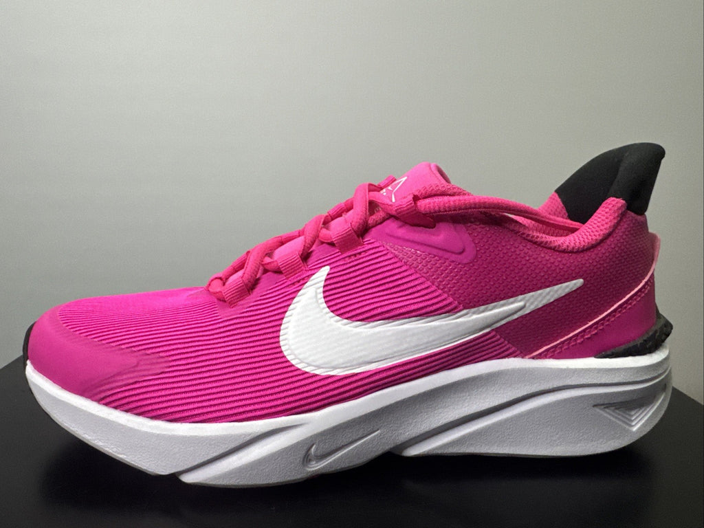 Nike Star Runner 4 Gr. 38 Damen Sneaker Laufschuh