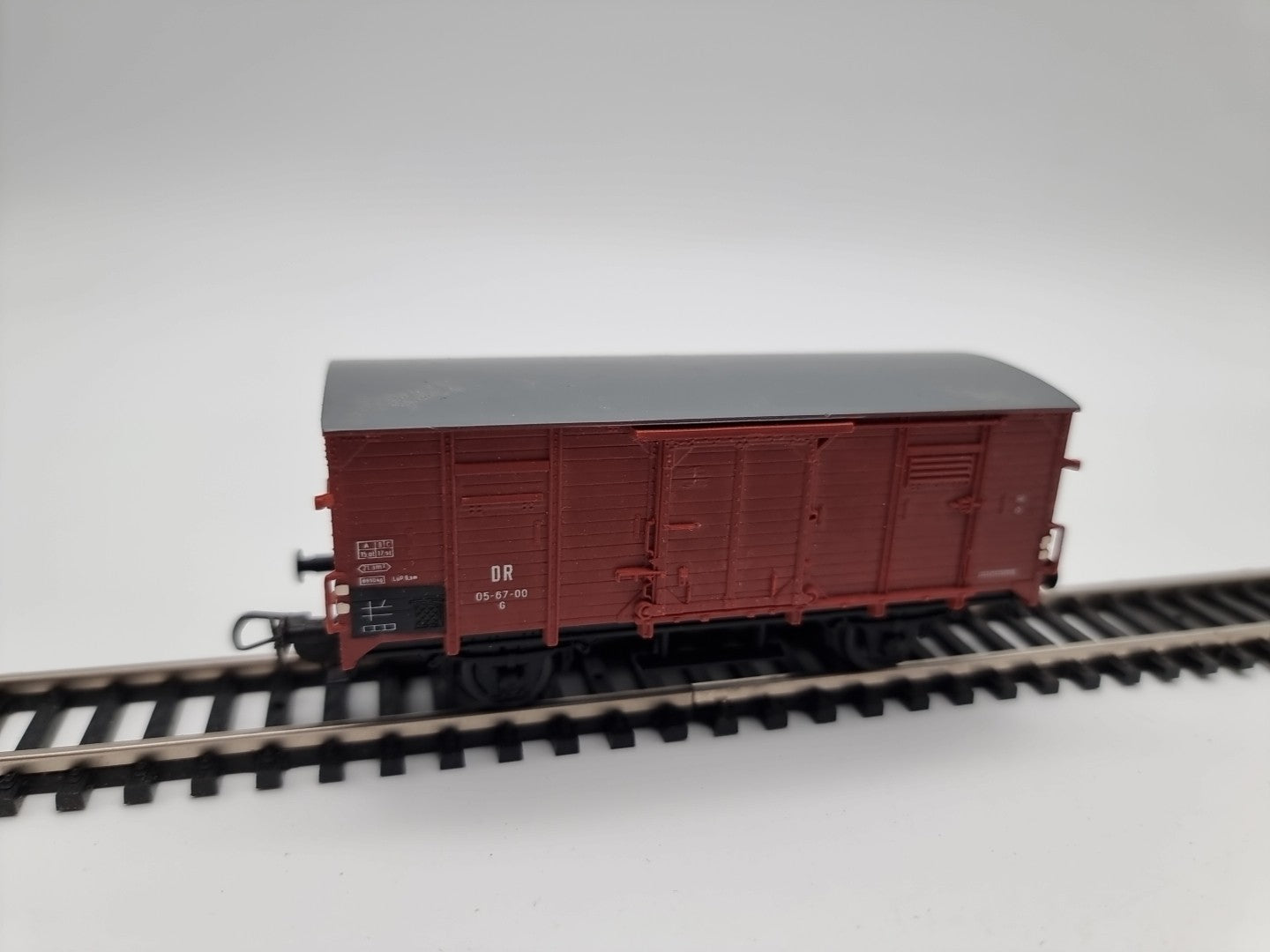 Piko H0  Gedeckter Güterwagen DR 05-67-00  G   (323753) #5936#