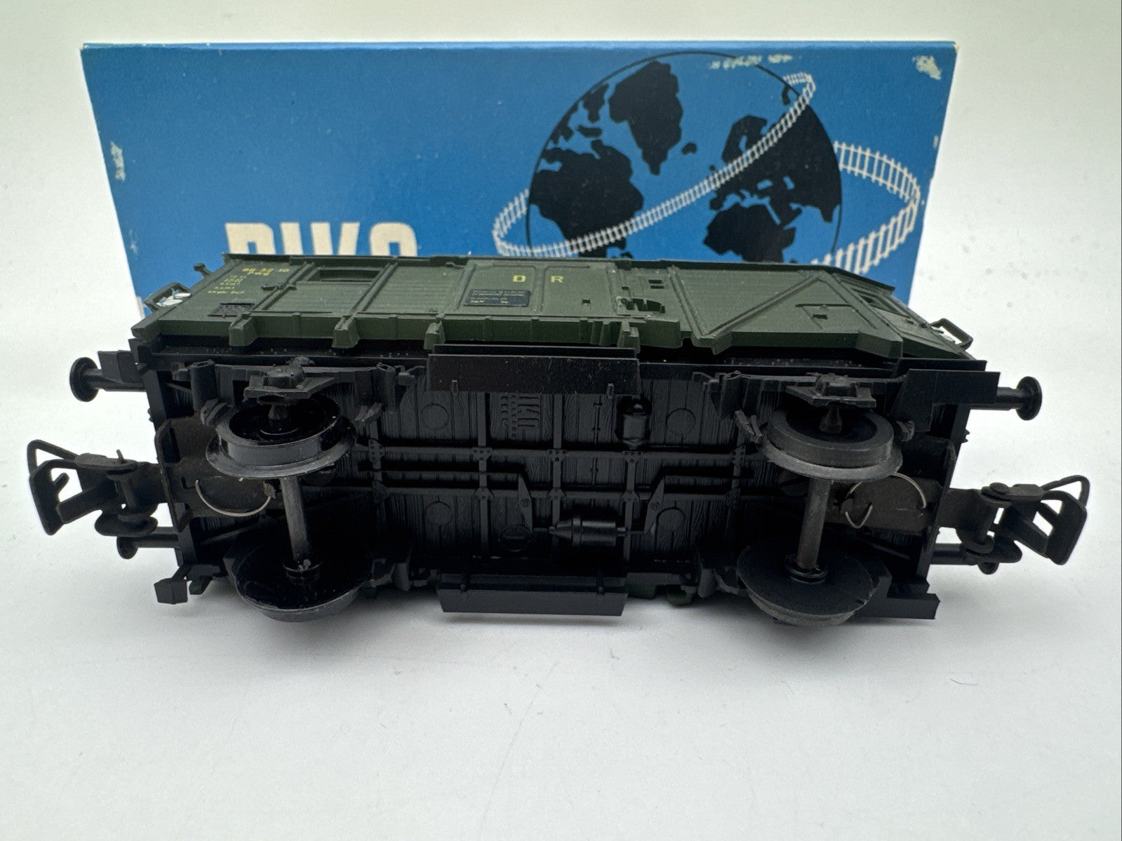 Piko Güterwagen ME 143-01 grün gedeckt