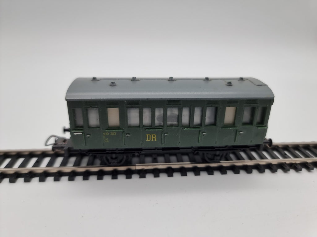 Piko Personenwagen 530-303 grün zweiachsig 1:87 H0