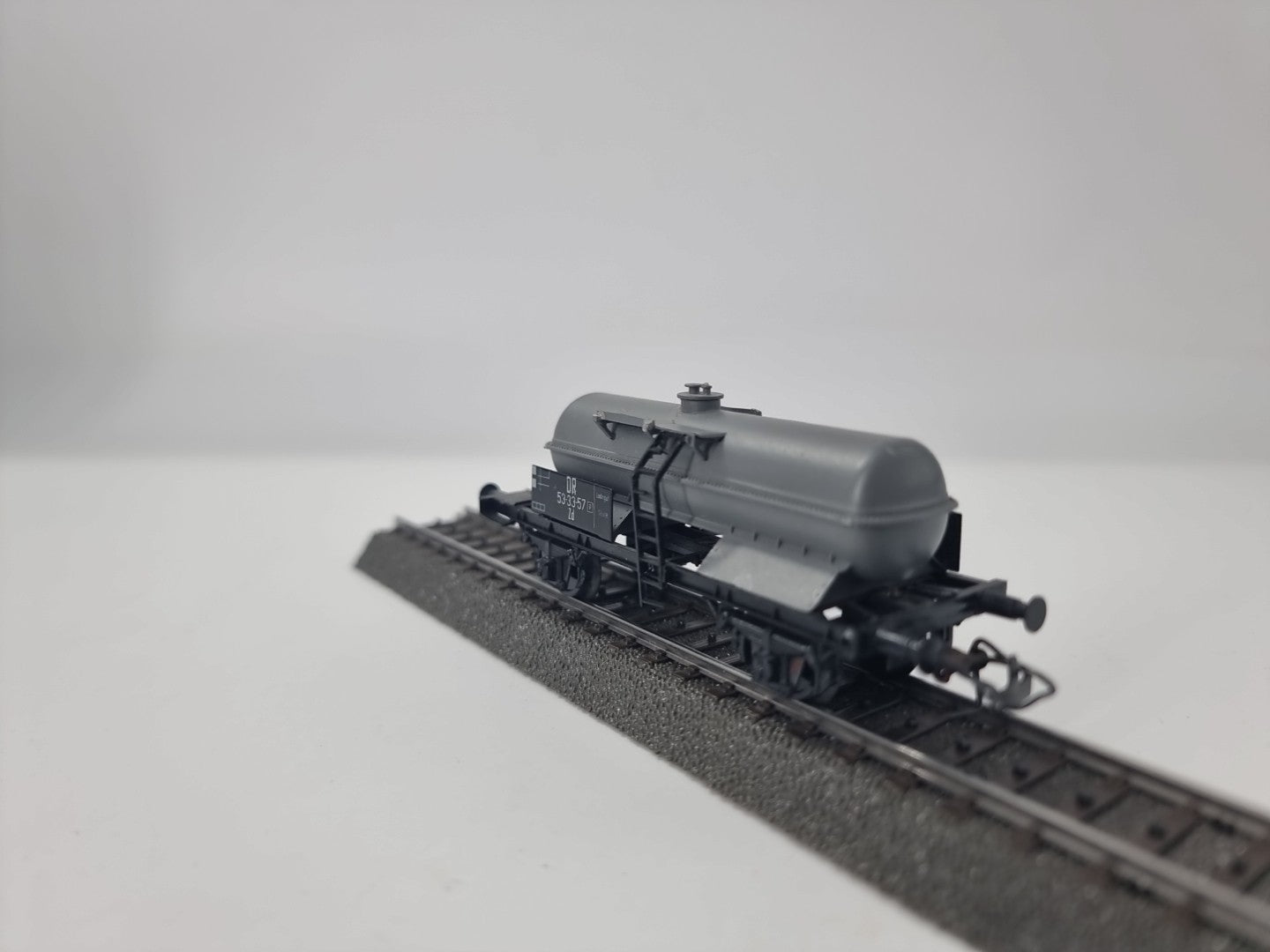 Schicht Kesselwagen der DR  53-33-57 Zd  H0