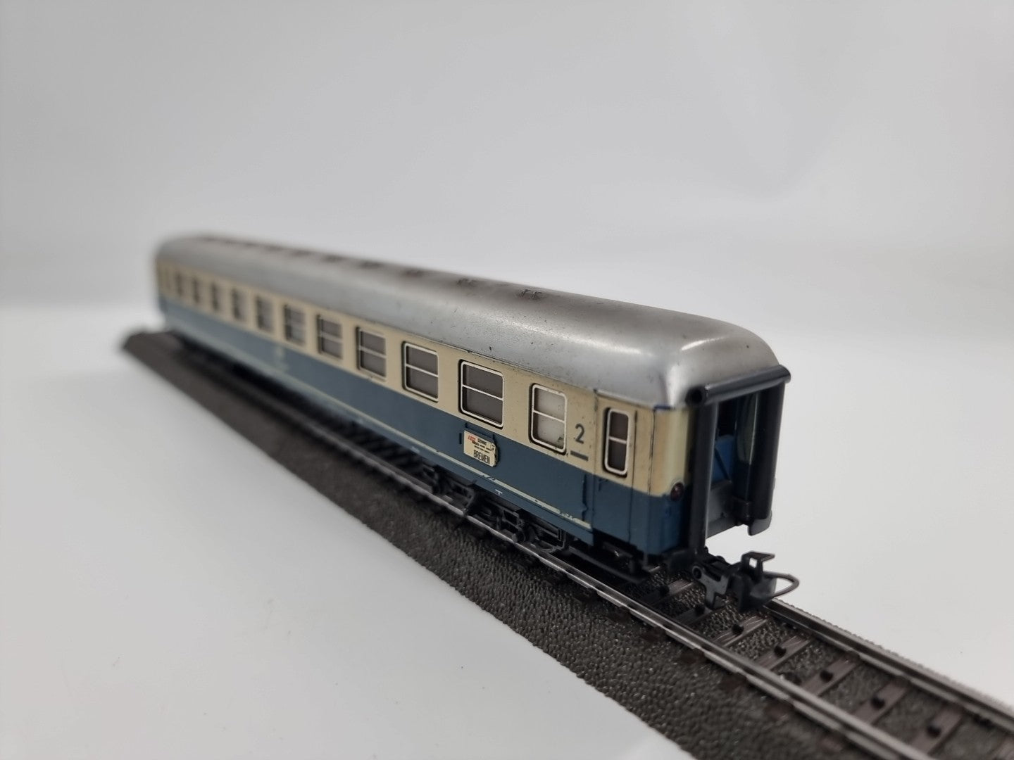 Märklin H0 4092 Personenwagen 2. Kl. 51 80 22-70 986-0 DB mit Beleuchtung 