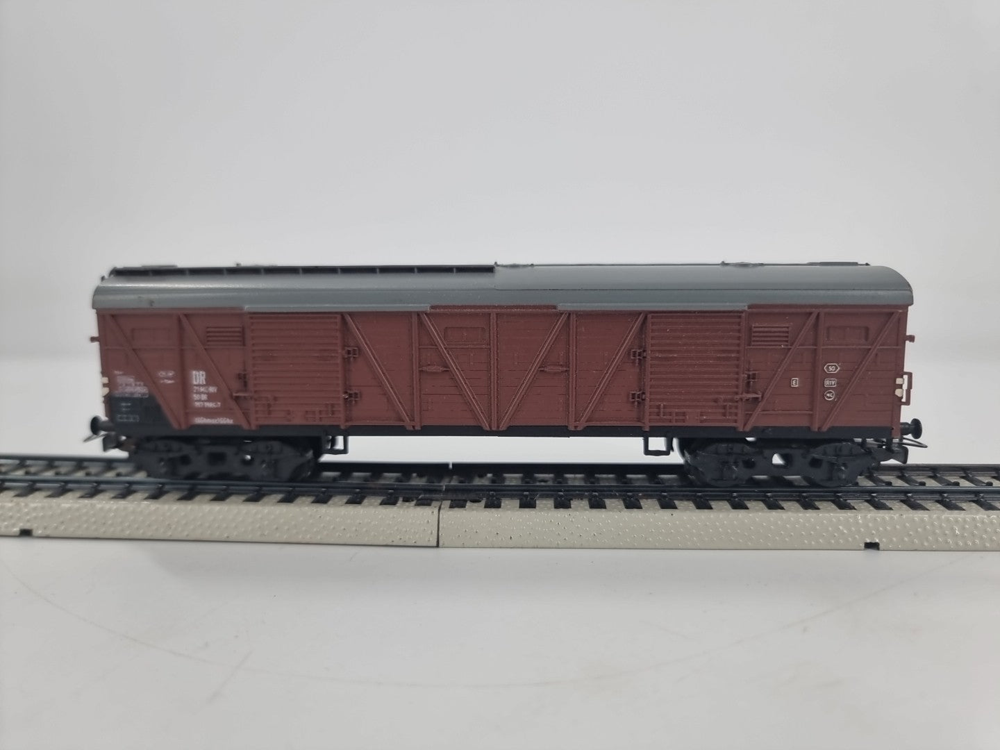 Piko H0 Gedeckter Güterwagen DR 21 MC-RIV 50 DR 197 1986-7