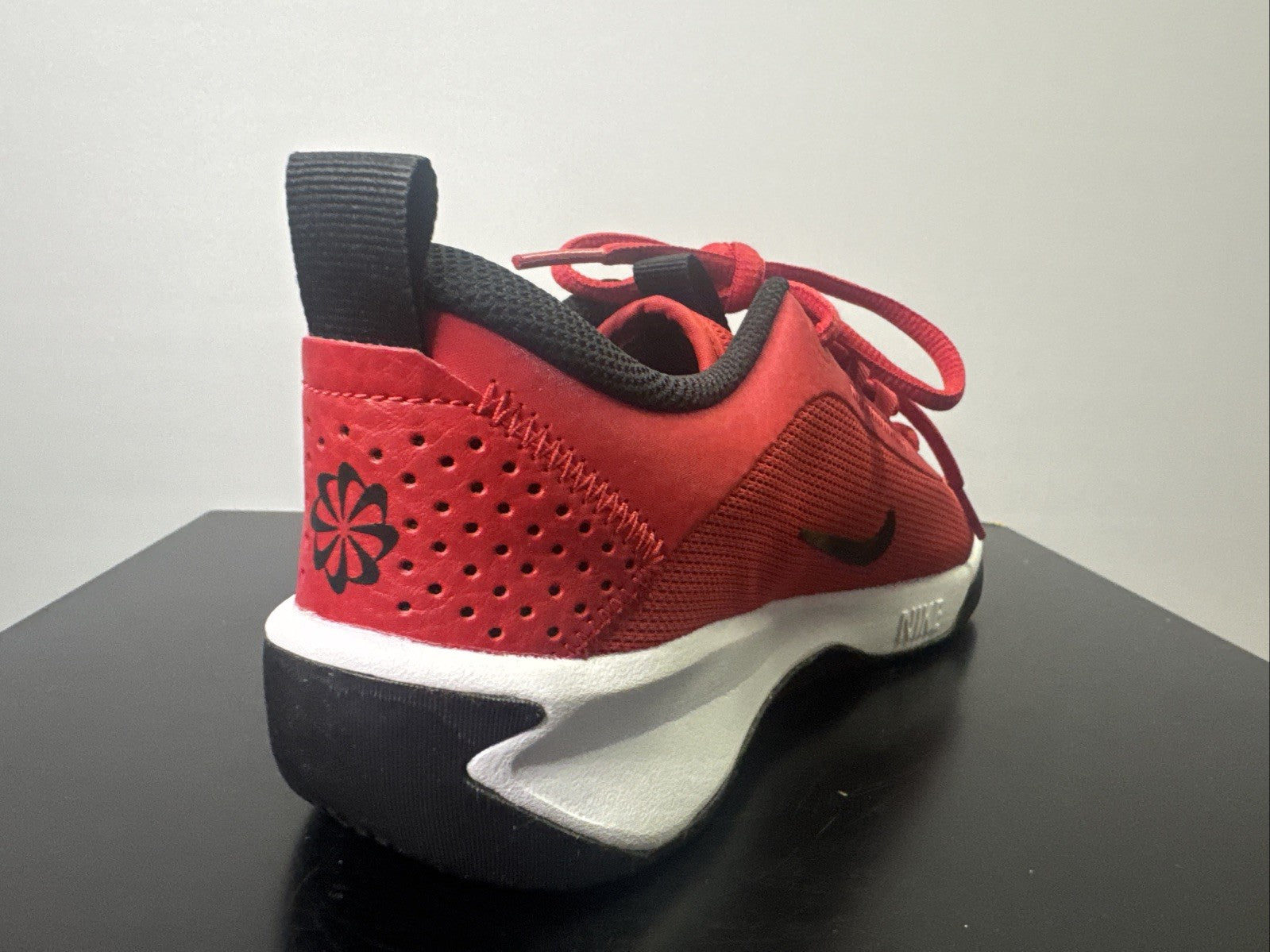 Nike Omni Multi Court Gr. 38 Sneaker Laufschuhe