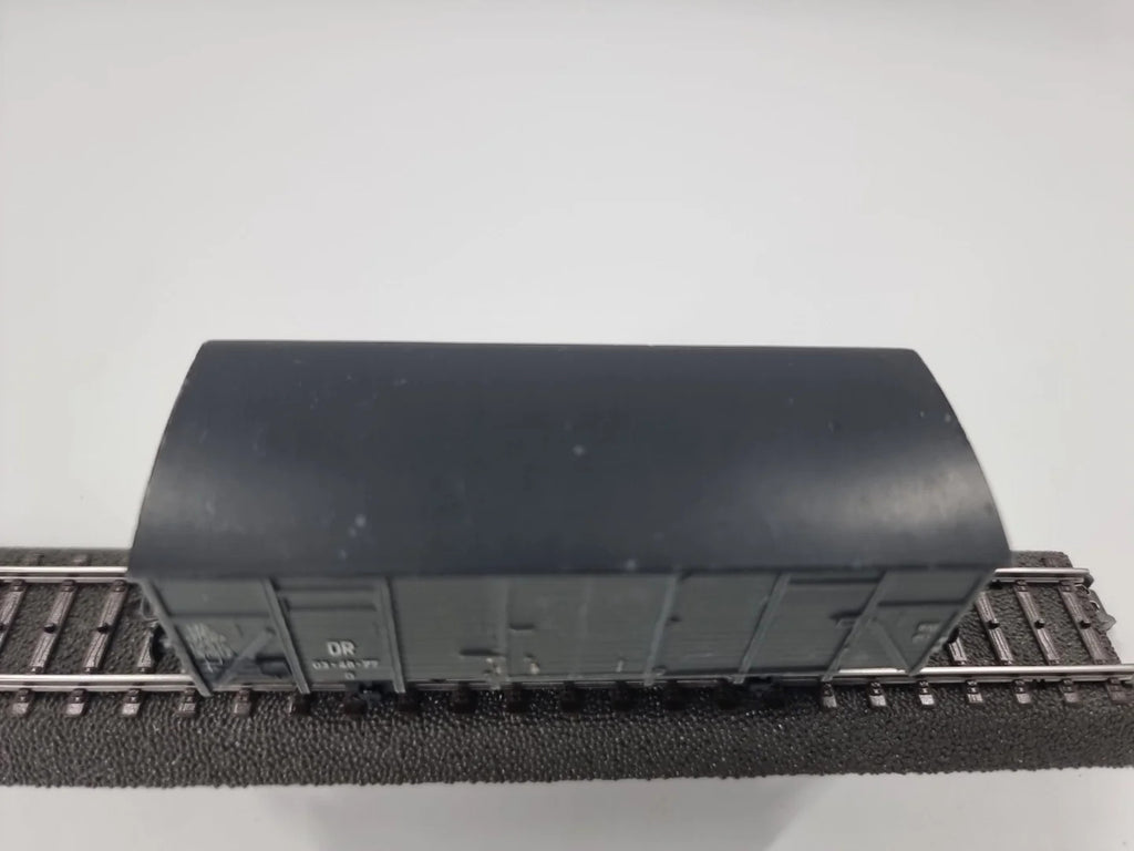 PIKO gedeckter Güterwagen grau DR 03-48-77 G