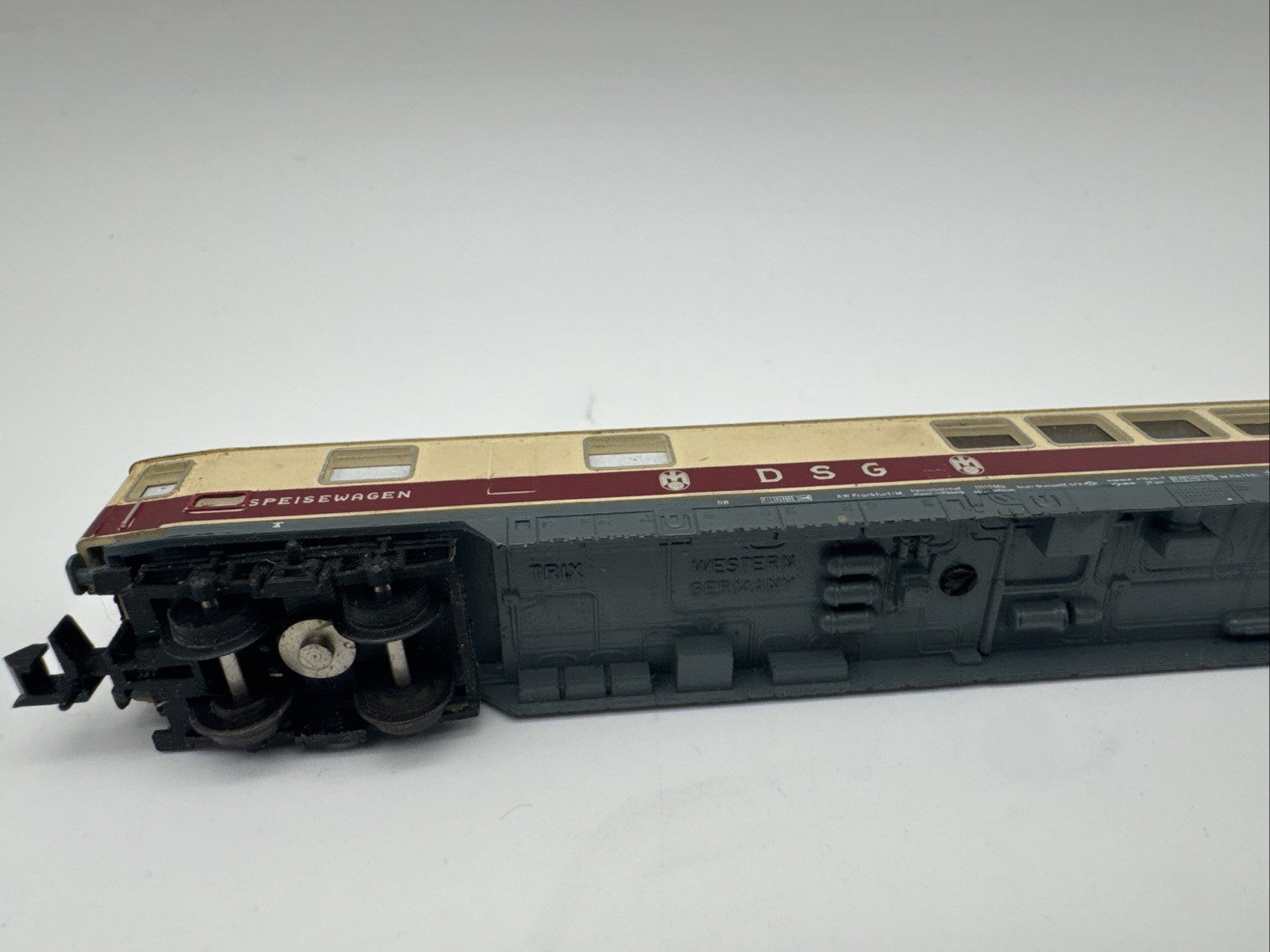 Trix DSG Speisewagen rot Restaurant Personenwagen Spur N Eisenbahn gut (N1)