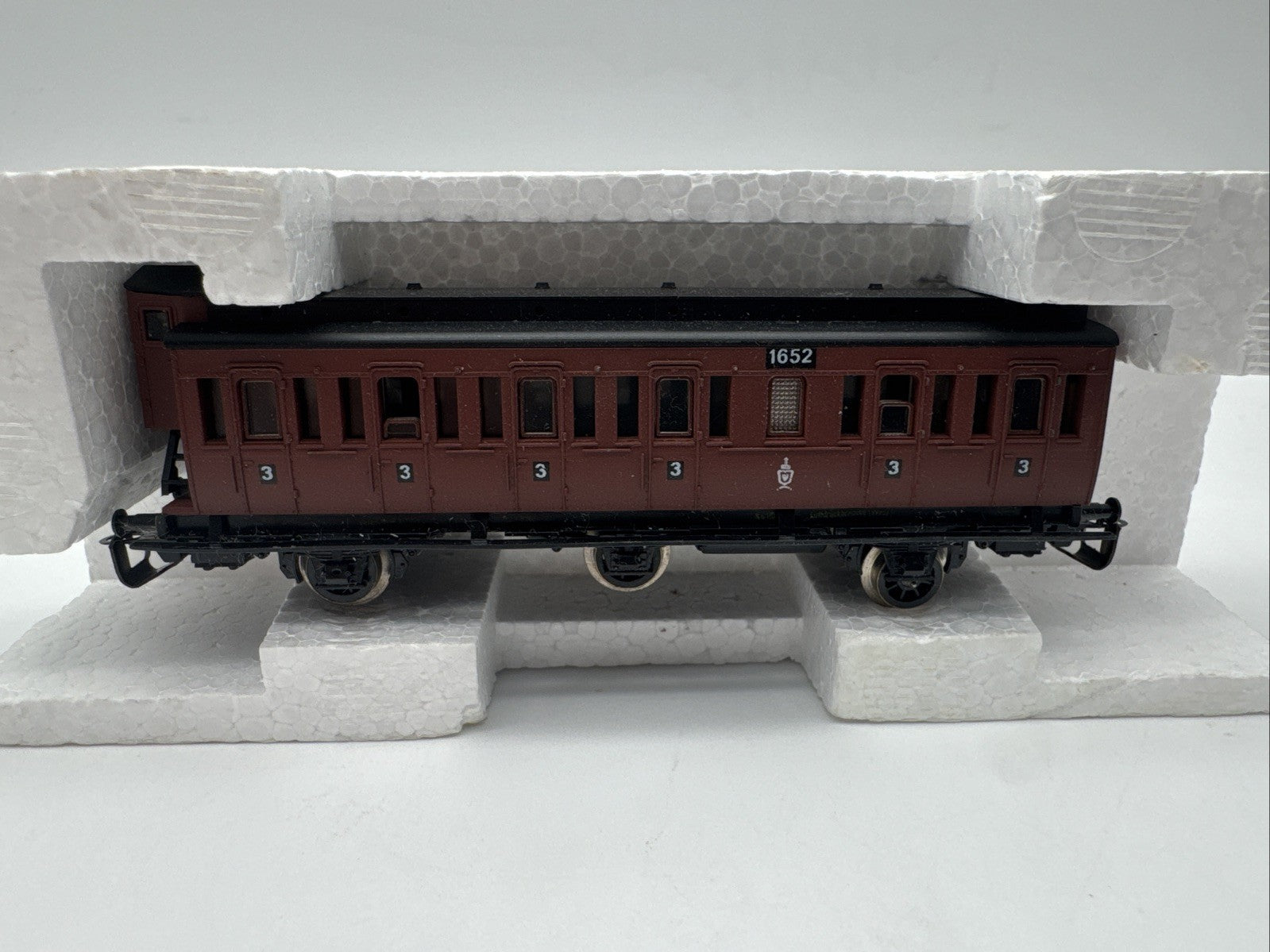 TT - BTTB  3achs. Oldtimer-Personenwagen 1652 mit Bremserhaus, braun  (3104)
