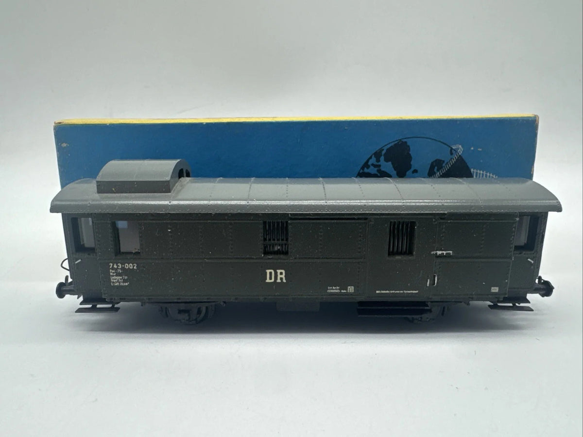 Spur H0 1:87 DDR PIKO Reisezug-Packwagen DR grün Modellbahn