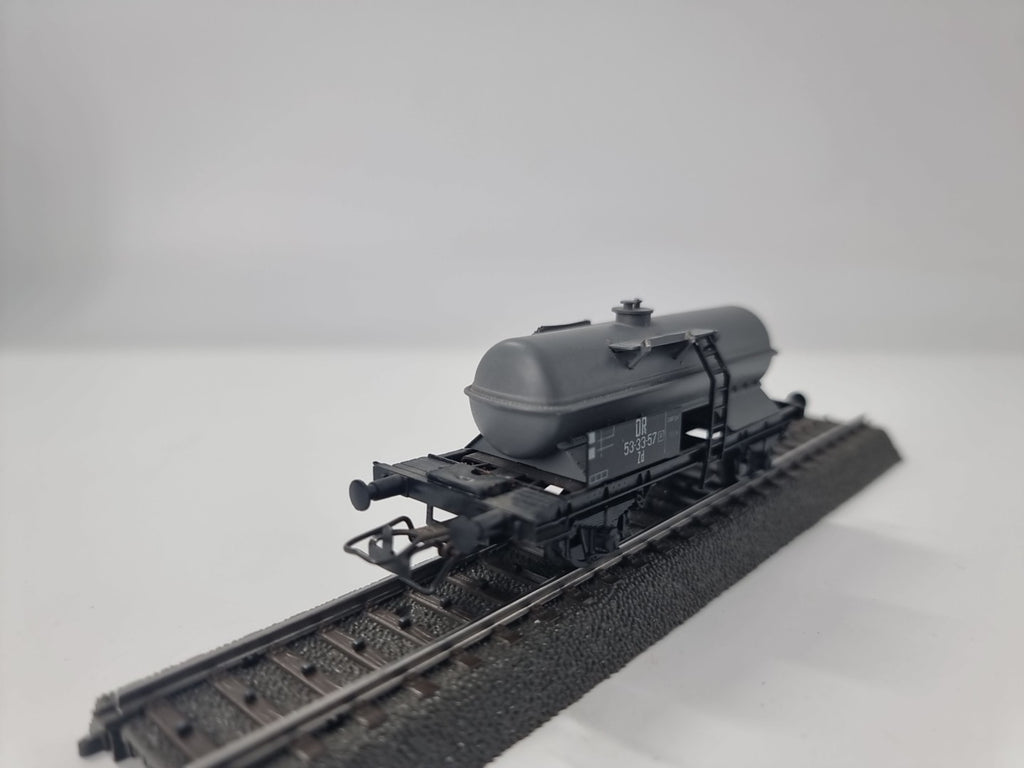 Schicht Kesselwagen der DR  53-33-57 Zd  H0