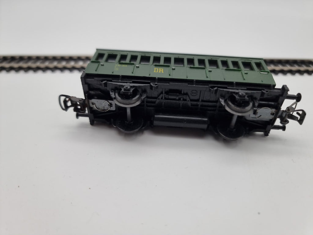 Piko Personenwagen 530-303 grün zweiachsig 1:87 H0