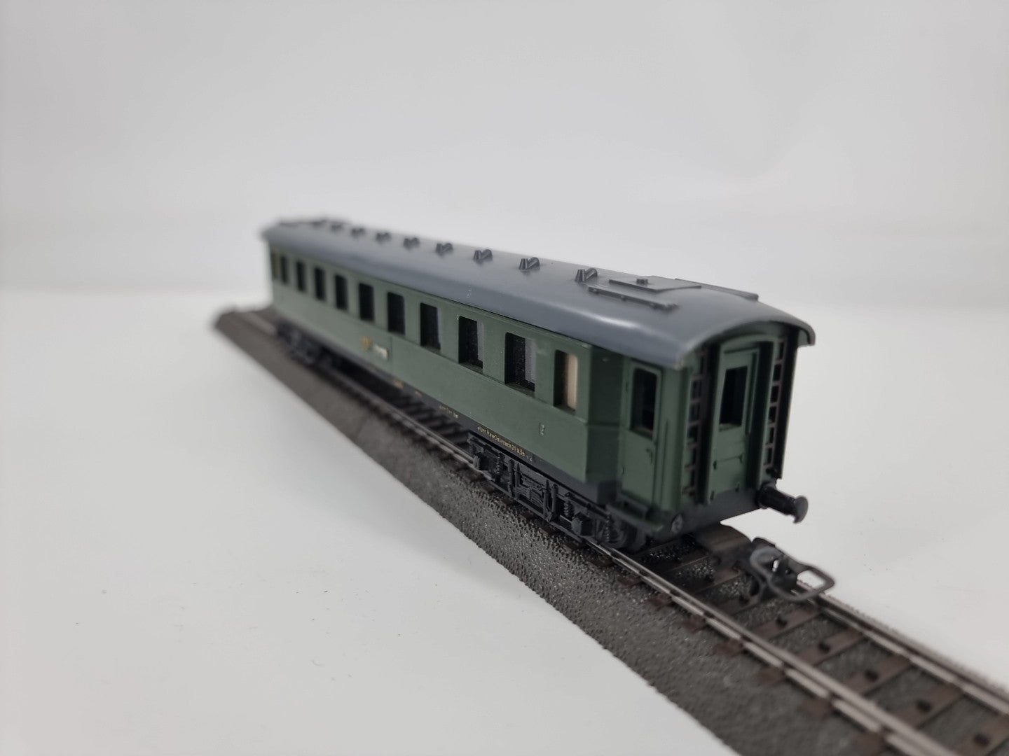 Piko Spur H0 18350 Personenwagen der DR Grün