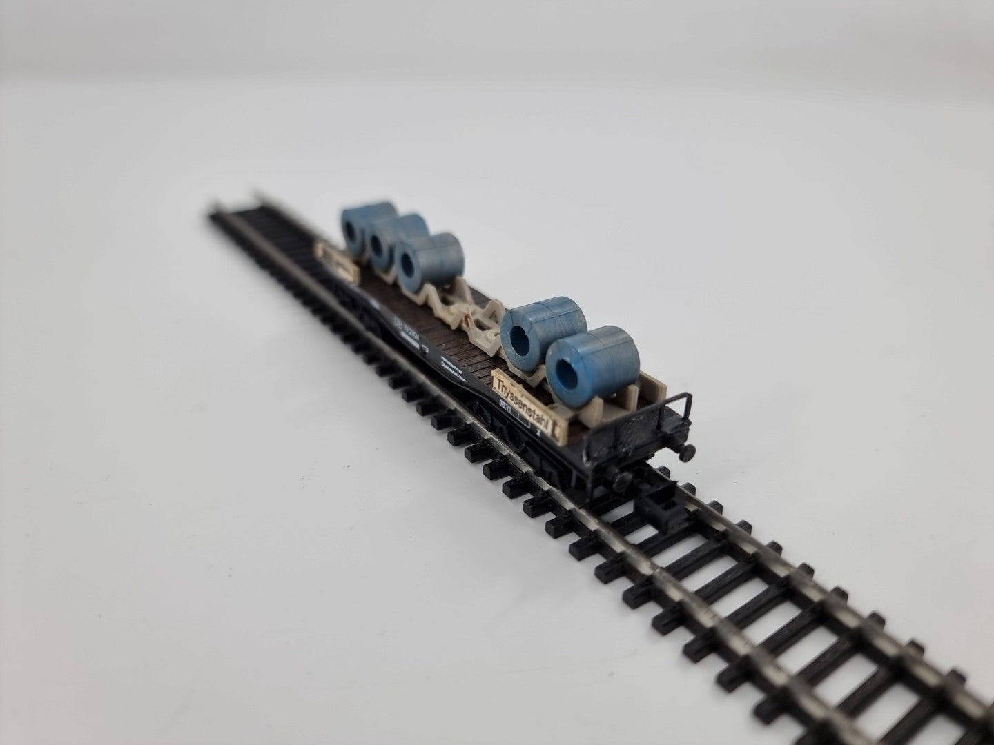 Arnold N Bausatz Schwerlastwagen "Thyssenstahl" mit Ladung 