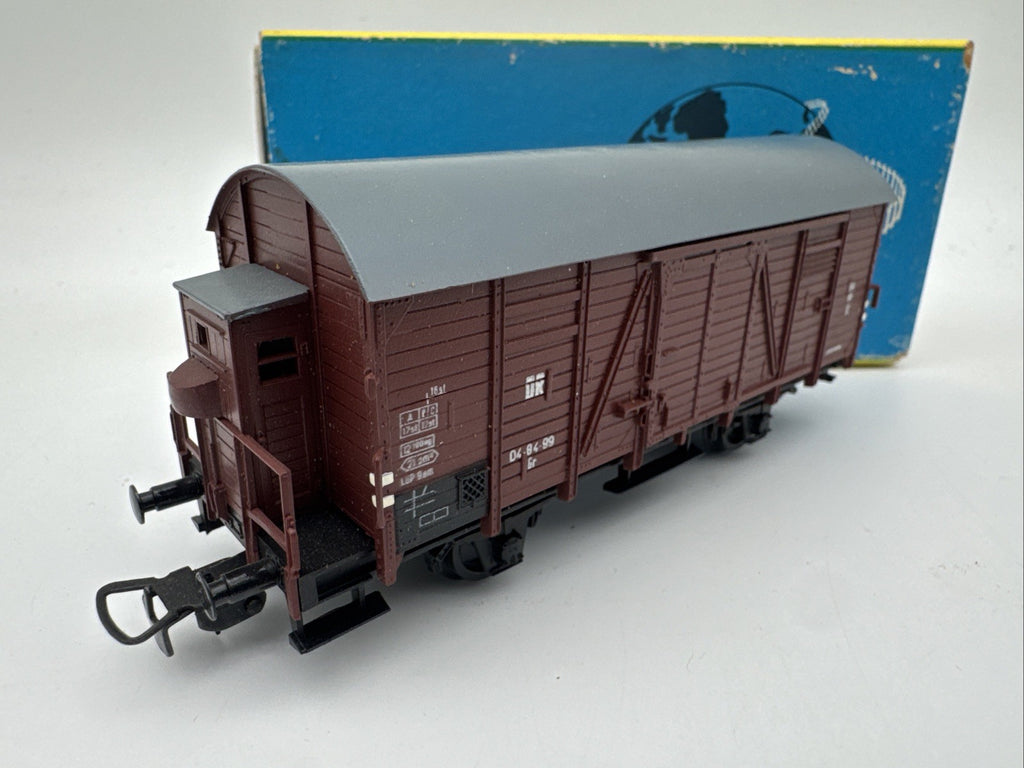 Piko H0 Gedeckter Güterwagen mi Bremserhaus 04-84-99 - DR - braun  - 1:87 H0 HO