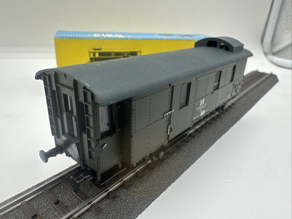 Piko 5/6606/010 Spur H0 Gepäckwagen grün DR gebraucht in OVP