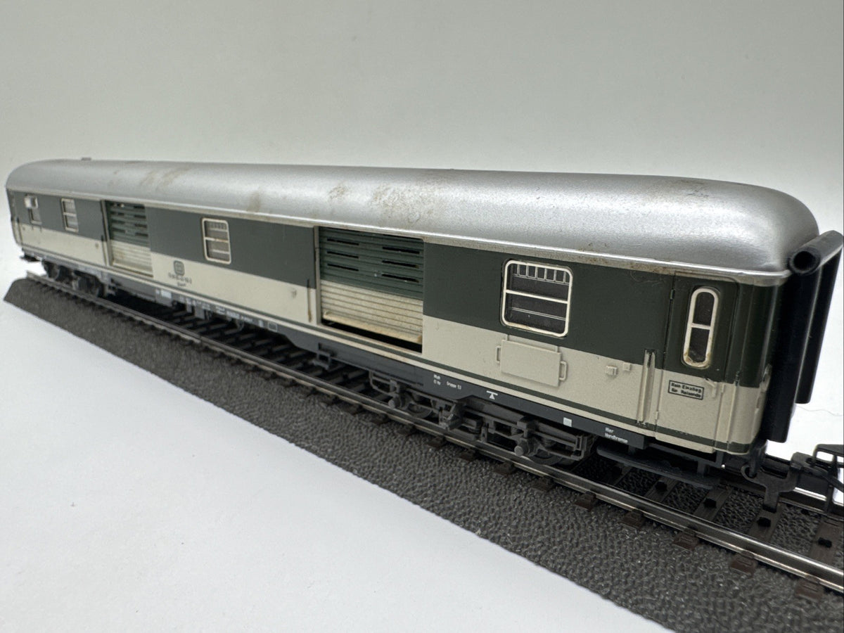 Märklin H0 Gepäckwagen 51 80 92 40-118-2 der DB #555