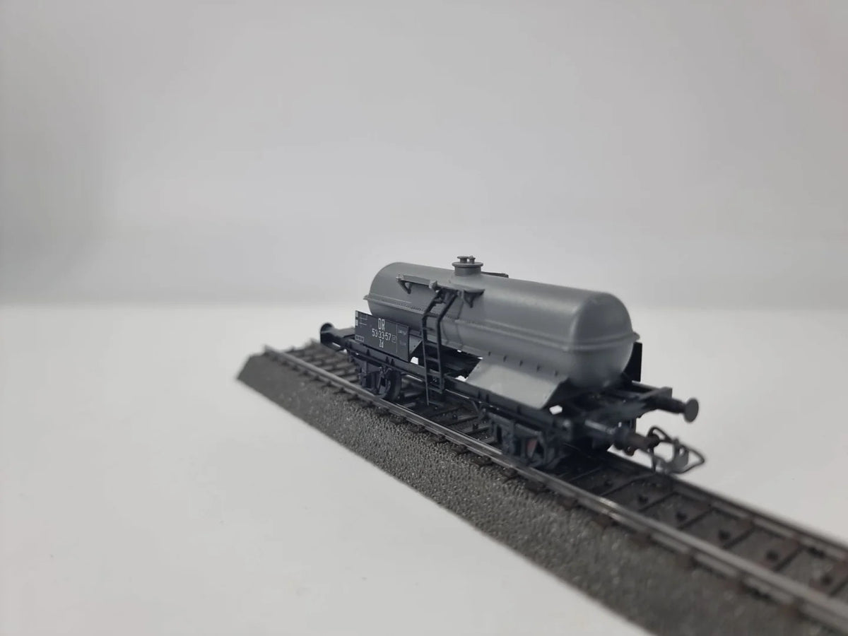 Schicht Kesselwagen der DR  53-33-57 Zd  H0