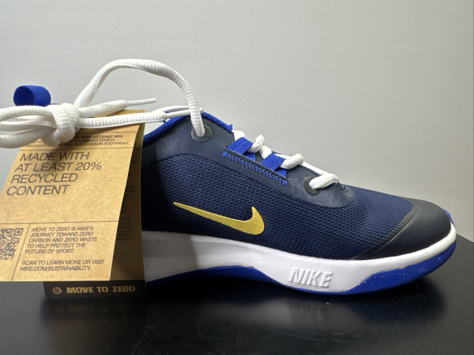 Nike Omni Multi Court Gr. 38,5 Sneaker Laufschuhe 