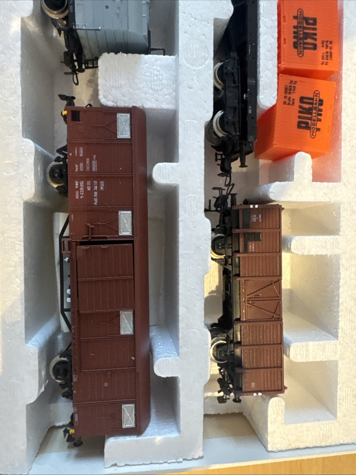 PIKO H0 DDR Zugpackung 5/0746-000 Set Diesellok BR 130 005-2 + 4 Wagen-Neuwertig