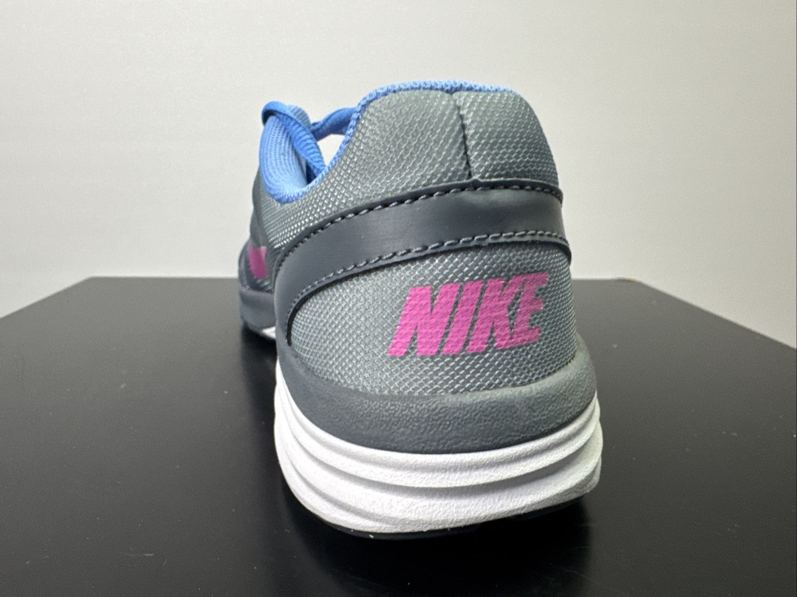 Nike Dual Fusion Gr. 36,5 Sneaker Damen Laufschuhe 