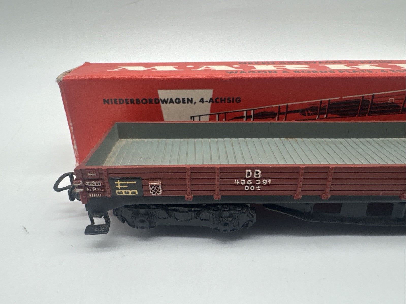 Märklin H0 4514 4-achsiger Niederbordwagen DB