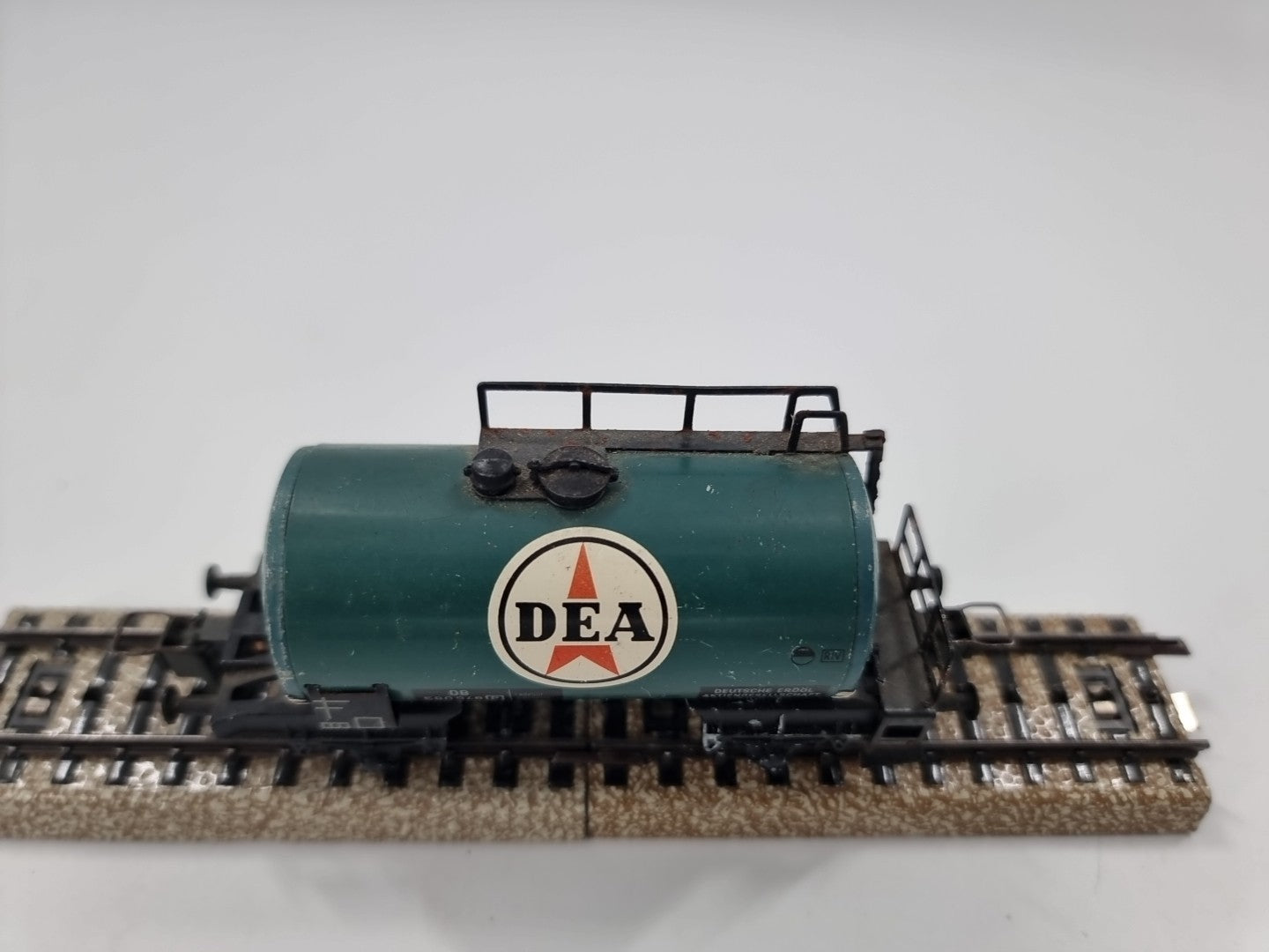 MINITRIX Trix 3233 Kesselwagen DEA H0