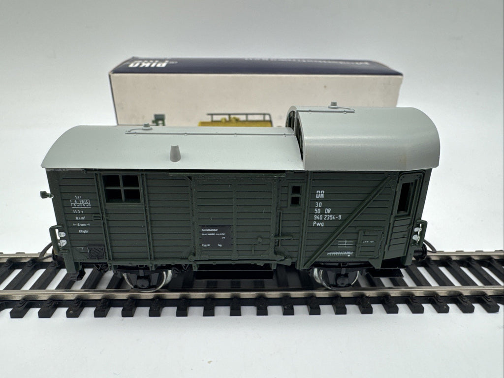 Piko H0 5/6605/010 Güterwagen Gepäckwagen Packwagen Pwg 940 2354-9 DR E596