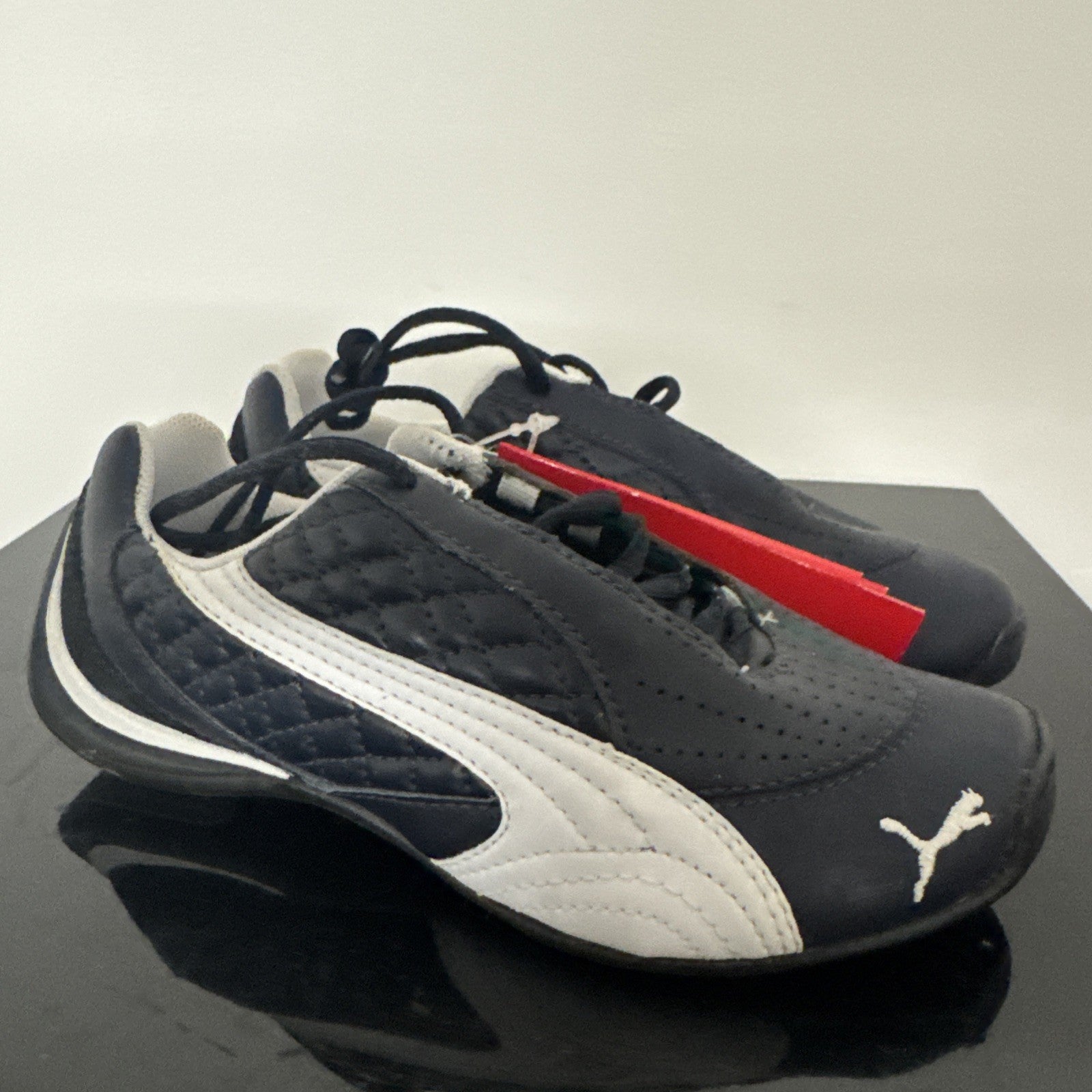 Puma Wheelspin Kinder Sportschuh Indoor Hallen Gr. 32