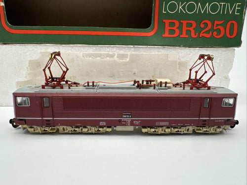 Berliner TT Bahnen TT 2330 E-Lok BR 250 112-0 DR Gleichstrom (Licht einseitig de