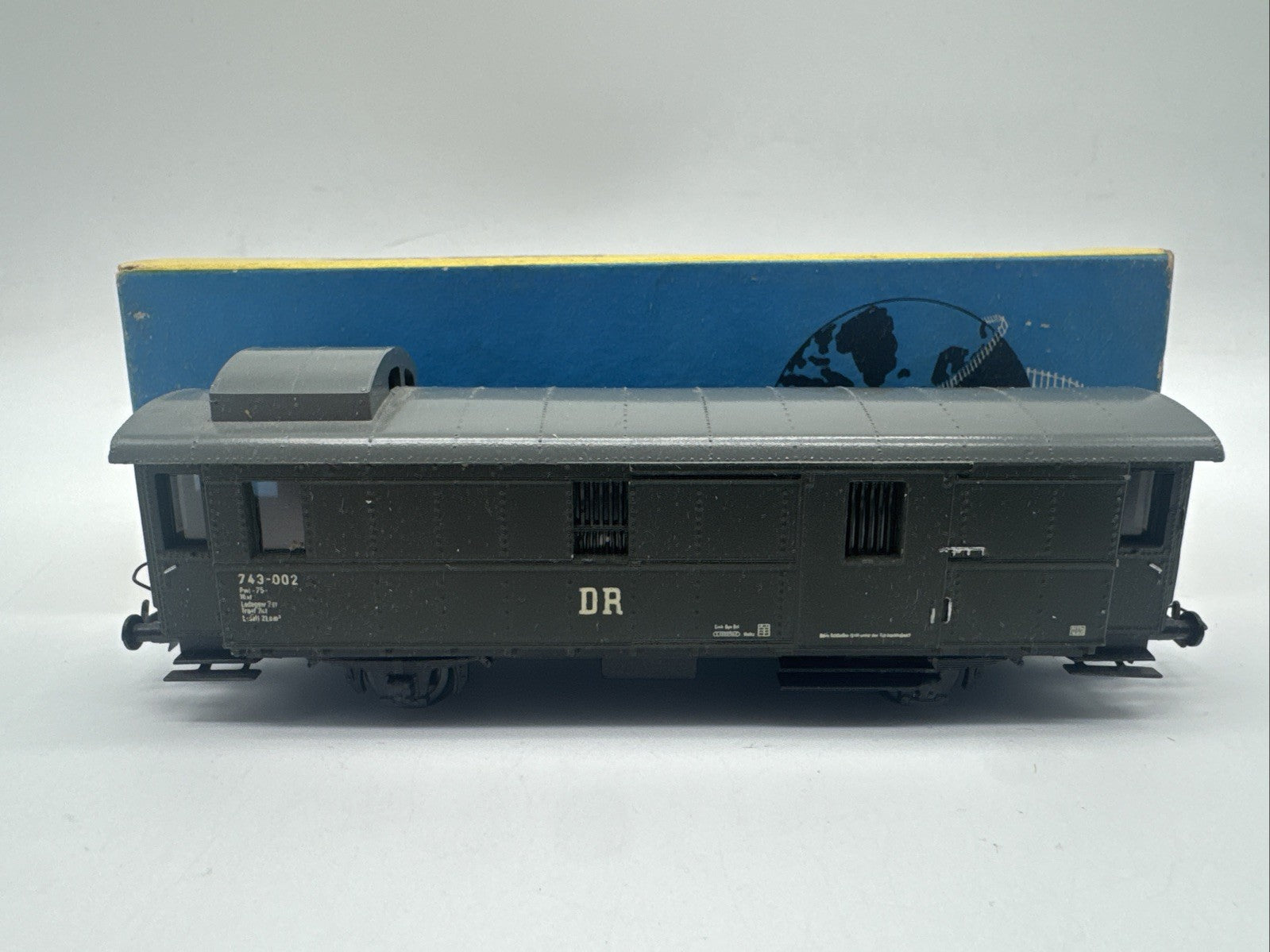 Spur H0 1:87 DDR PIKO Reisezug-Packwagen DR grün Modellbahn