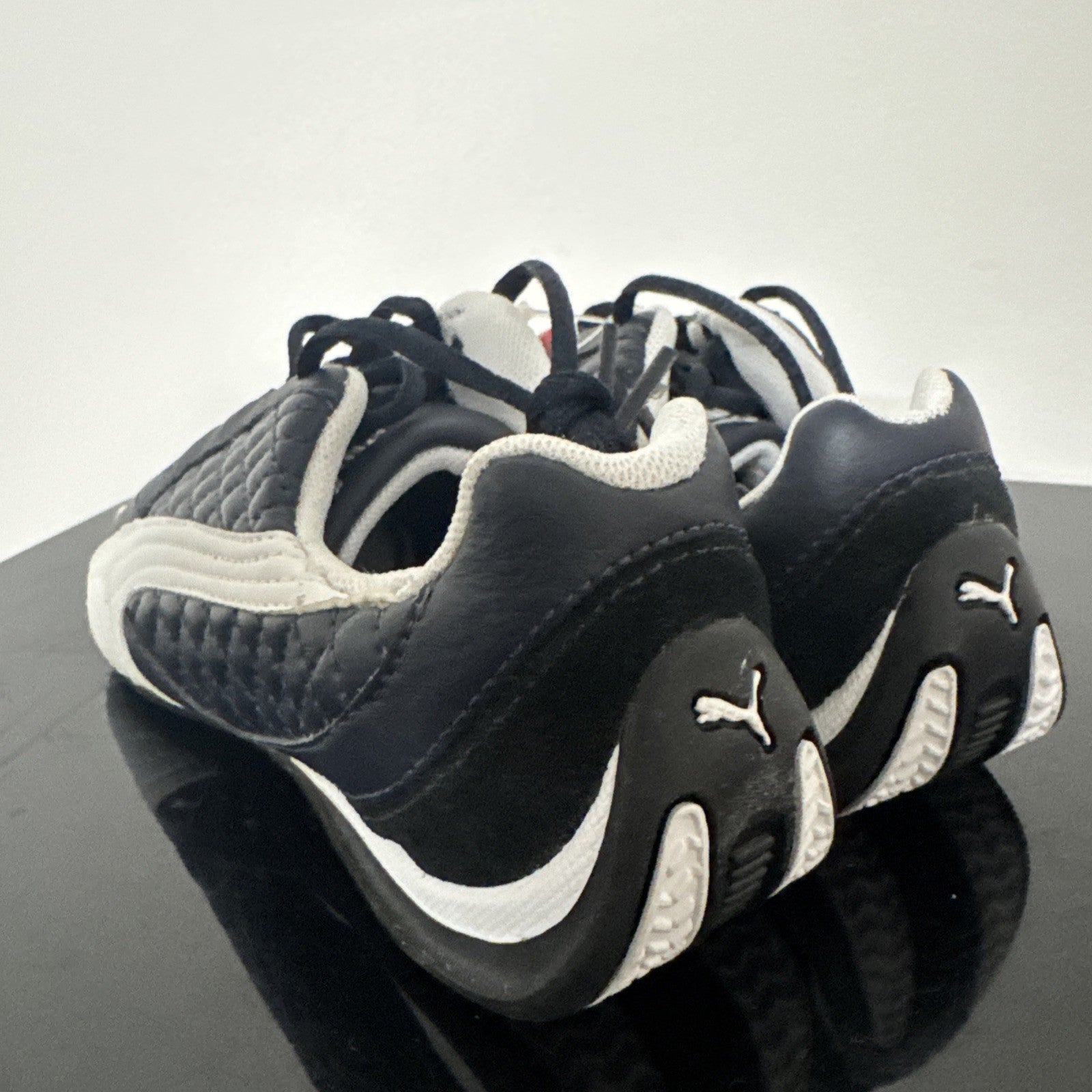 Puma Wheelspin Kinder Sportschuh Indoor Hallen Gr. 30
