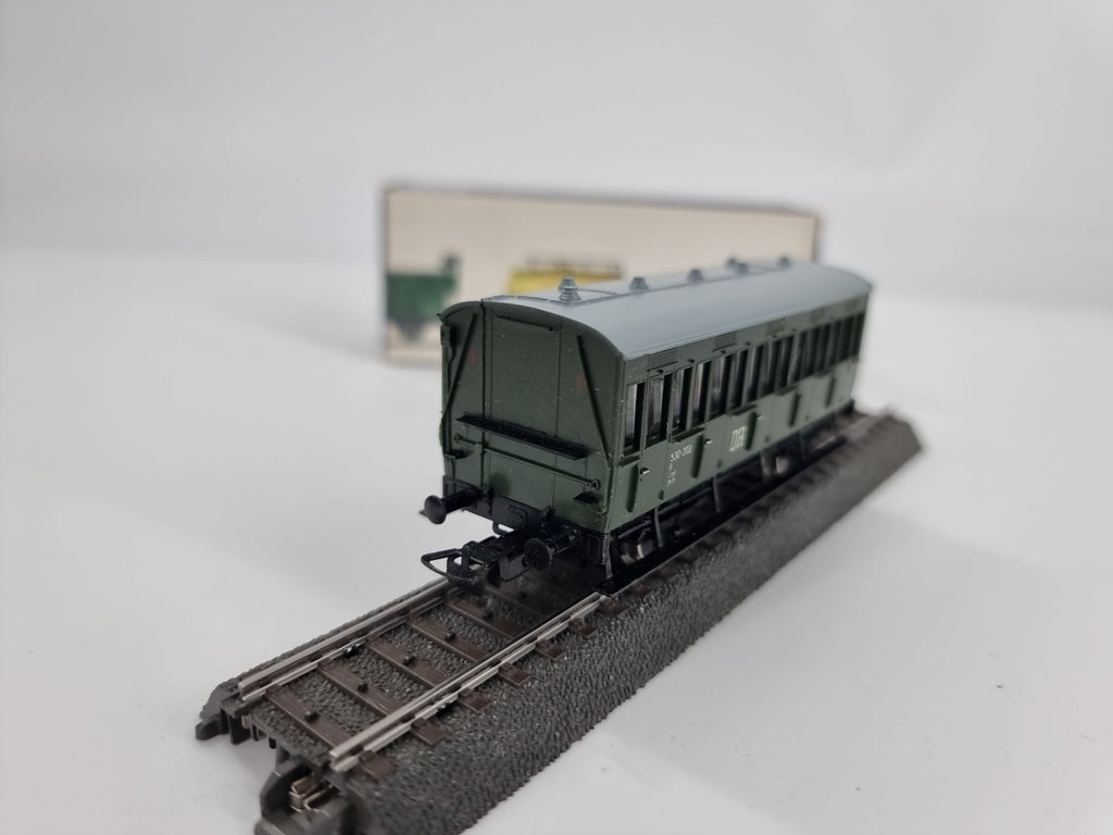 Piko Personenwagen 530-303 grün zweiachsig 1:87 H0 -neuwertig In OVP-