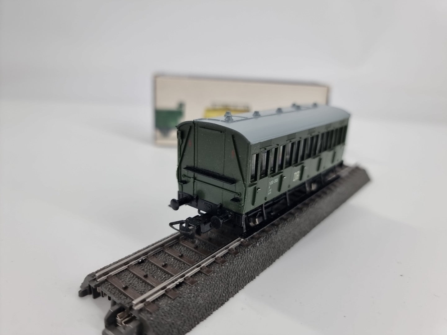 Piko Personenwagen 530-303 grün zweiachsig 1:87 H0 -neuwertig In OVP-