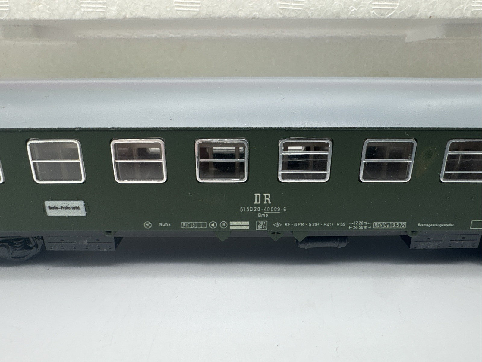 Schicht H0 426/50 Y - Reisezugwagen 2.Kl. der DR beleuchtet