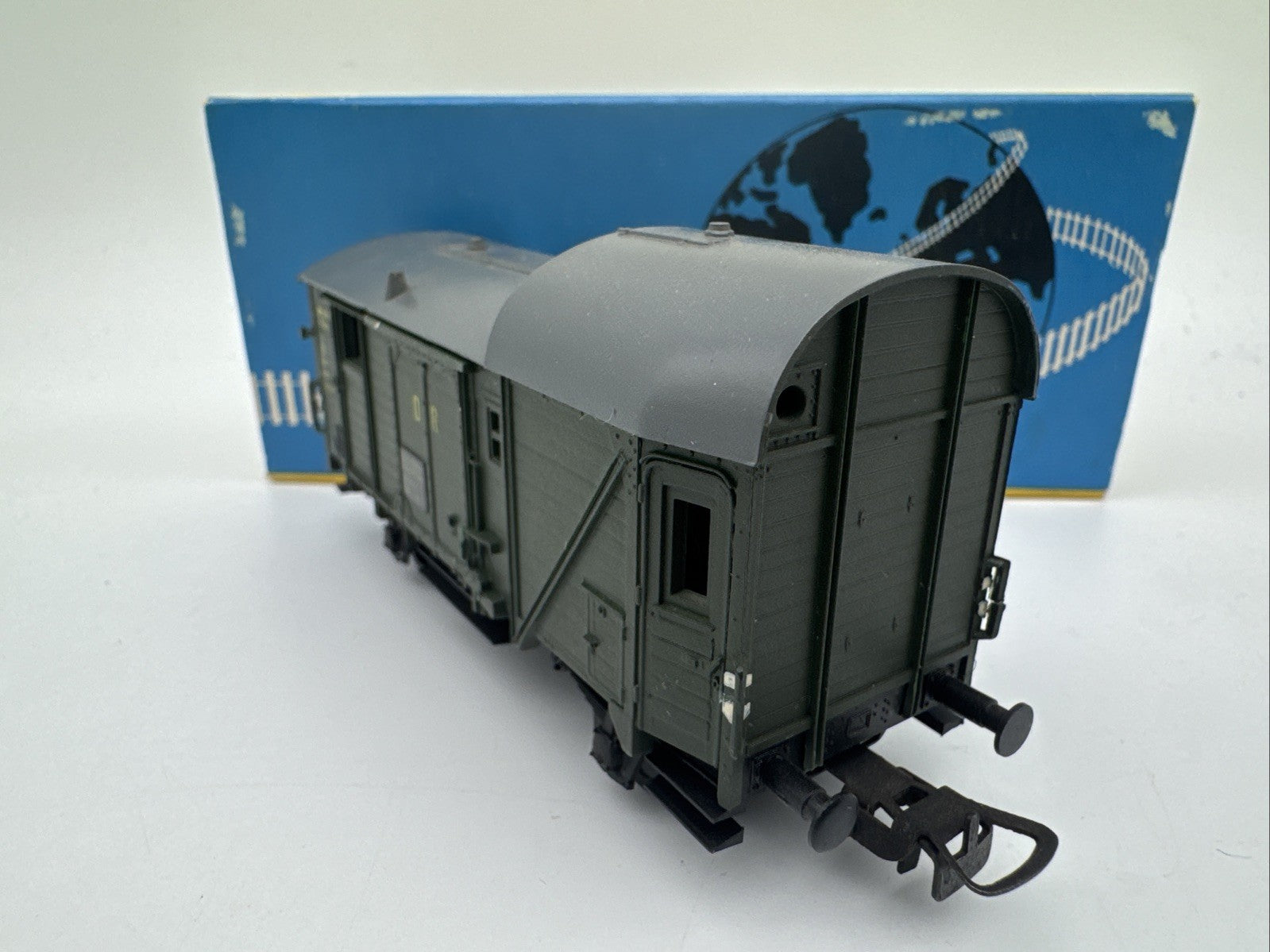 Piko Güterwagen ME 143-01 grün gedeckt