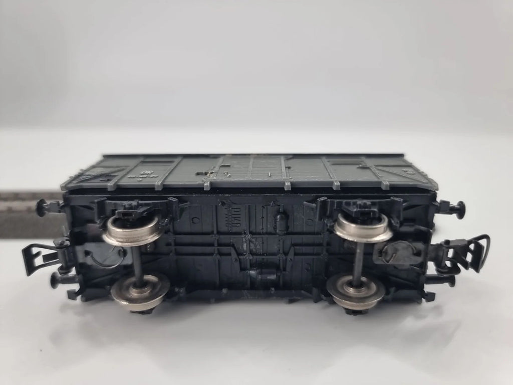 PIKO gedeckter Güterwagen grau DR 03-48-77 G