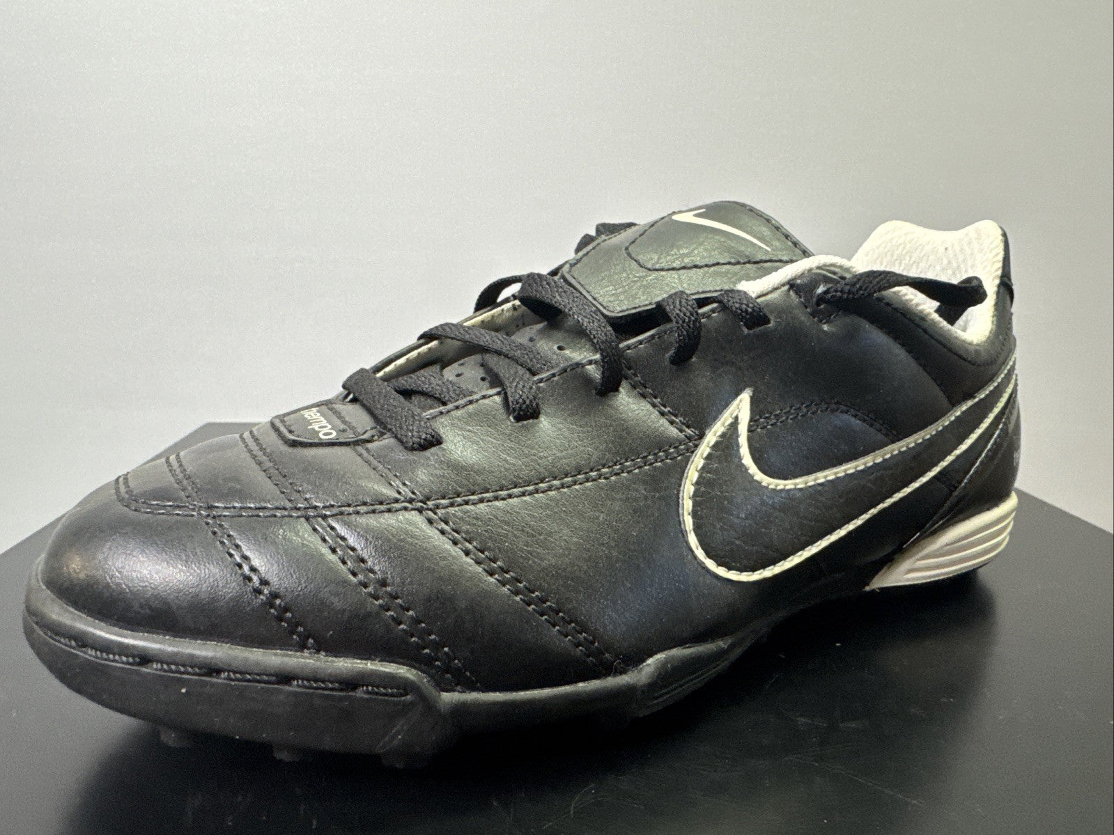 Nike Tiempo Gr. 33 Jungen Fußballschuh