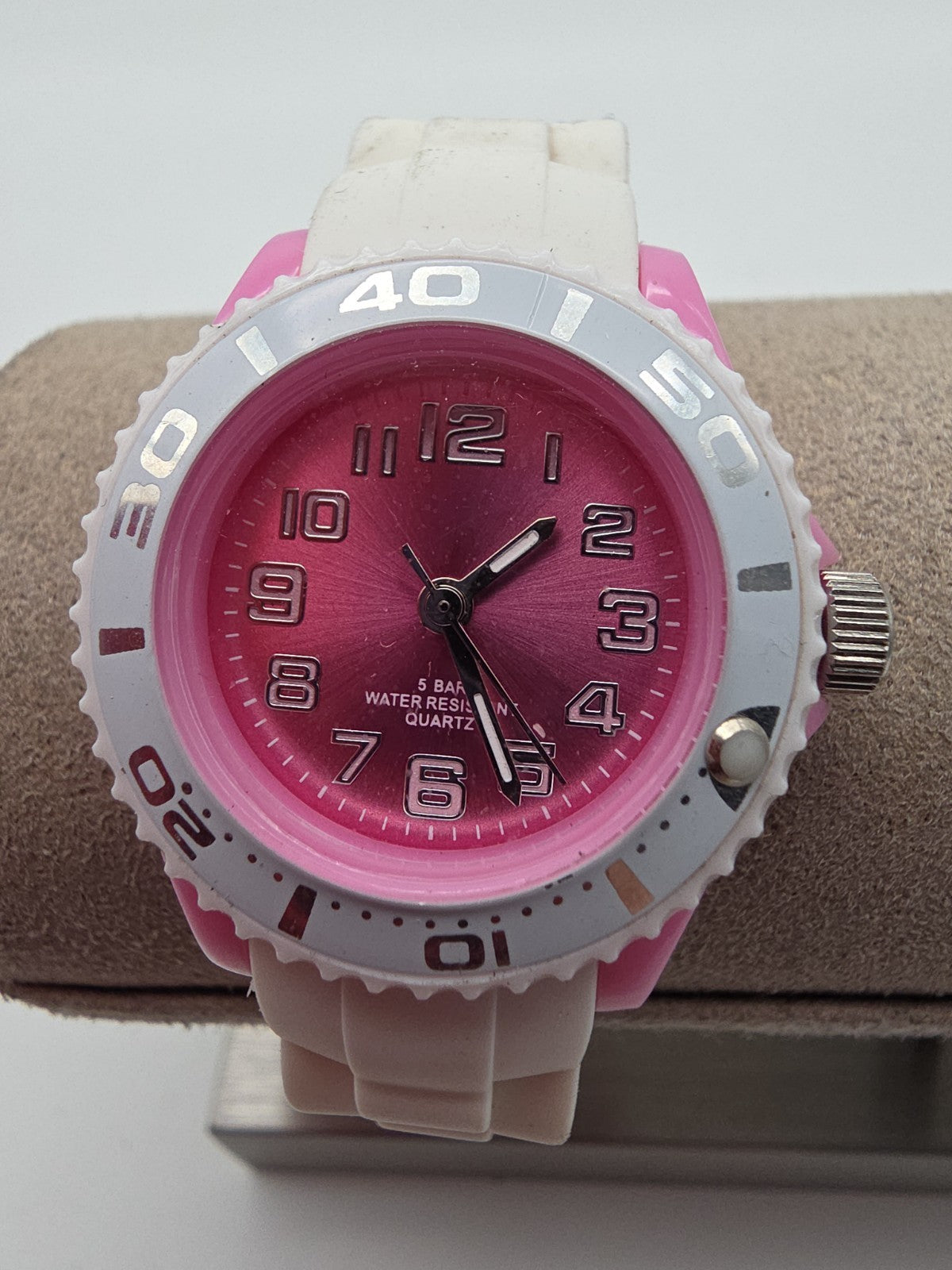 Damen Sportuhr Pink Weiß – Quarz – 5 BAR – Silikonarmband